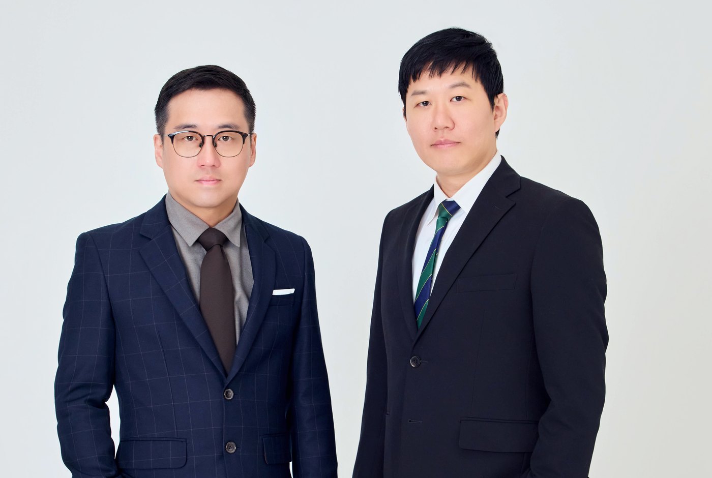 DH 탐정사무소 대표 신대현과 현장 총괄팀장 김혁진